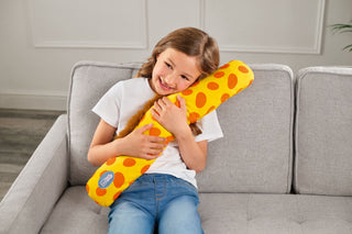 2_1_Giraffe Snuggle Travel Pillow